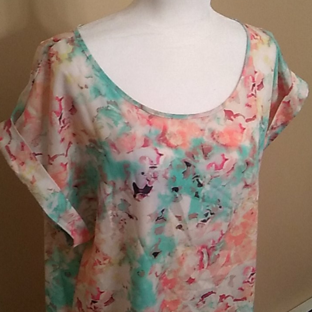5 for $20! Apt 9 Short Sleeve Blouse, Pastel Watercolor Look - Picture 2 of 8